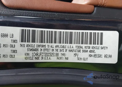 2013 Jeep Grand Cherokee Overland z USA, uszkodzony, nr VIN 1C4RJFCT2DC525188